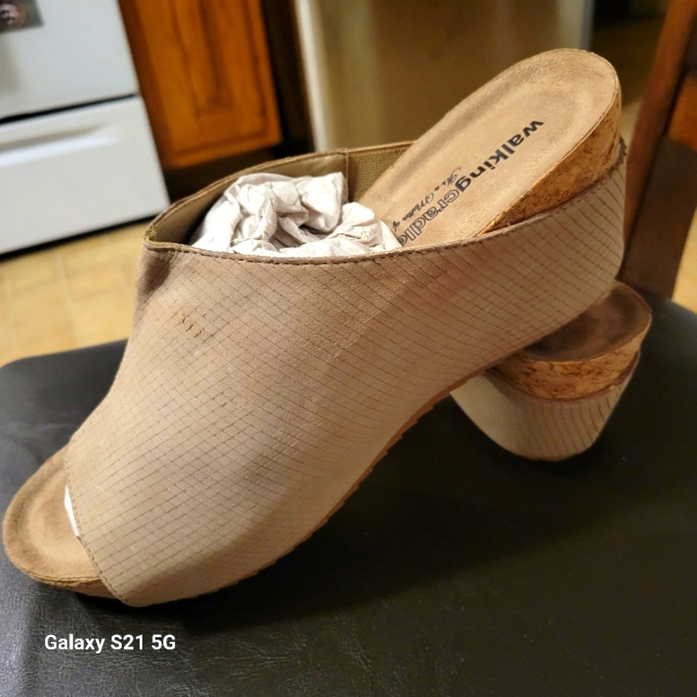 Walking Cradles clog 11M NWT